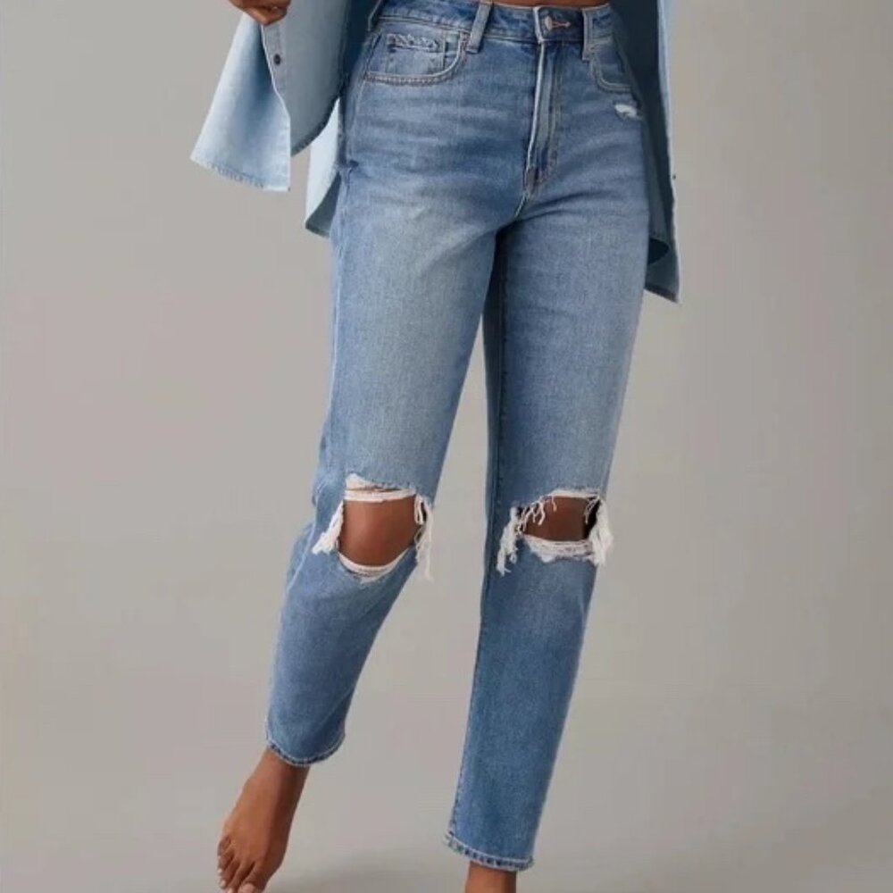 AE Ripped Relaxed Mom Jean